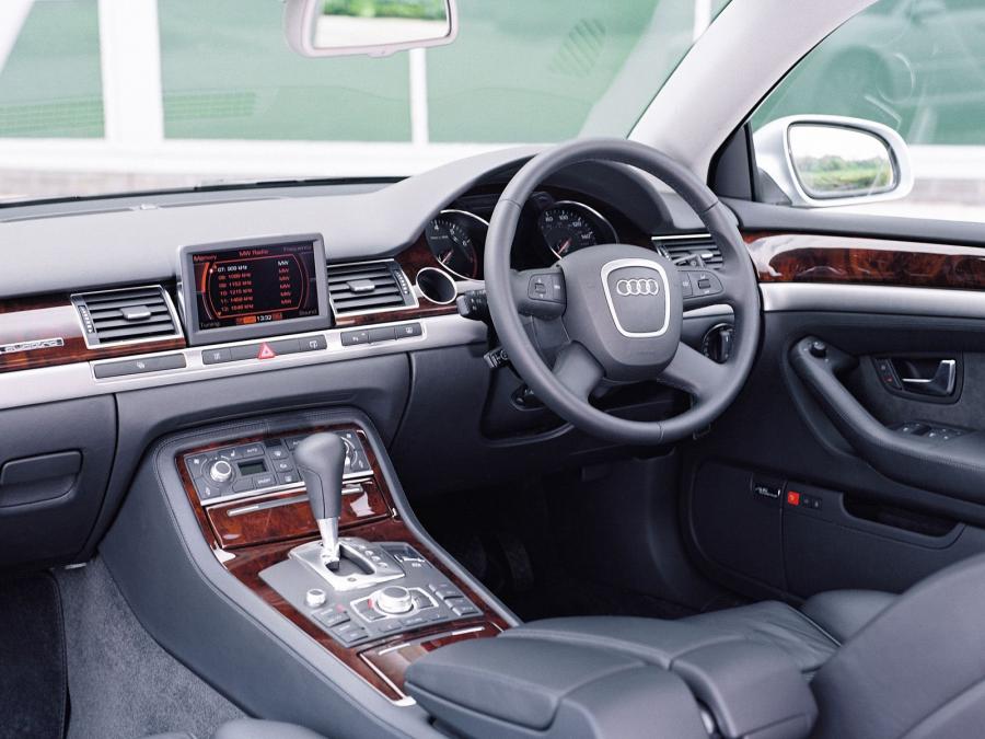Торпедо Audi A8 3.0 TDI Quattro (D3) 2003 года  (UK) (фото 2 из 3)